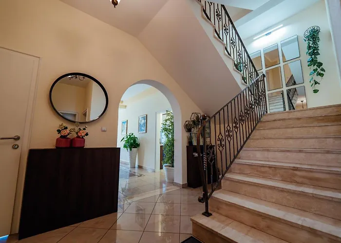 Гостьовий будинок Diana 3*